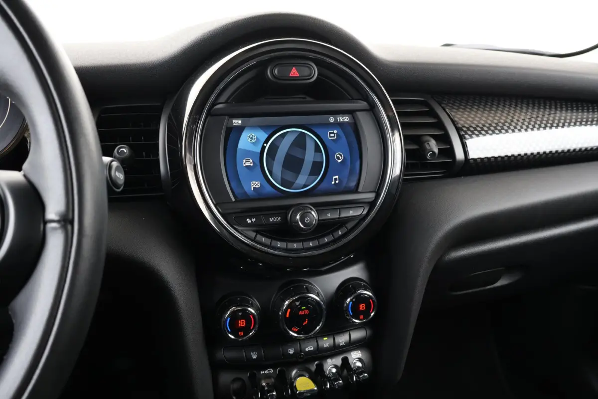Essential 33 kWh | SoH 97% |Navigatie | cruise control | Sportstoelen | Led Pakket | DAB