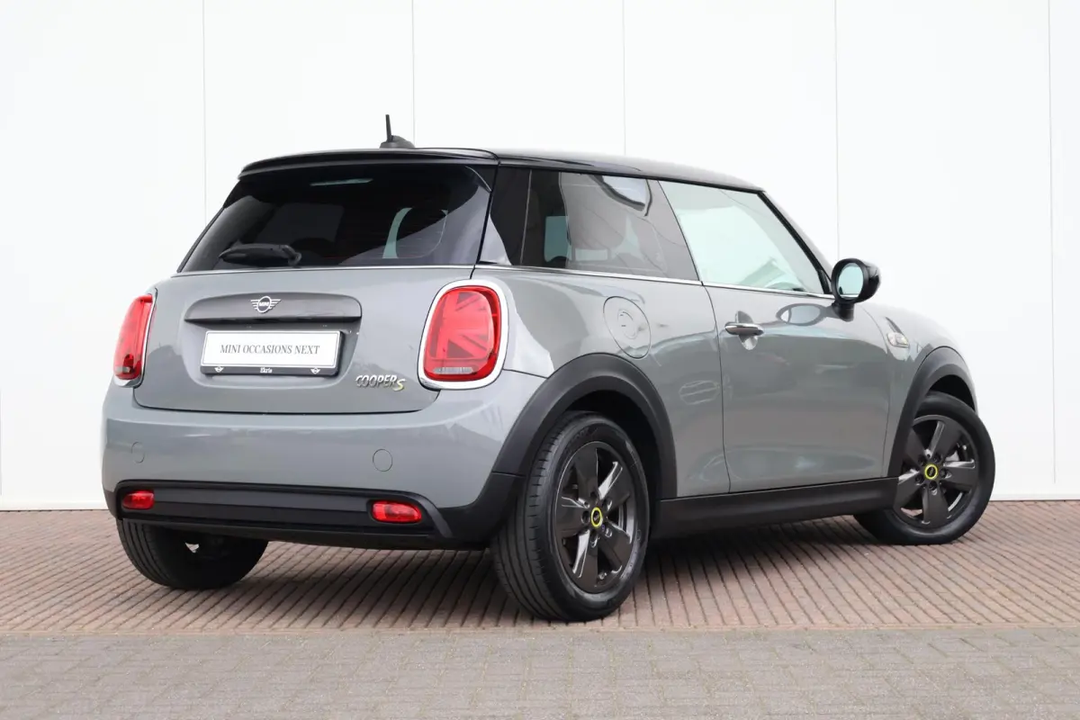 Essential 33 kWh | SoH 97% |Navigatie | cruise control | Sportstoelen | Led Pakket | DAB