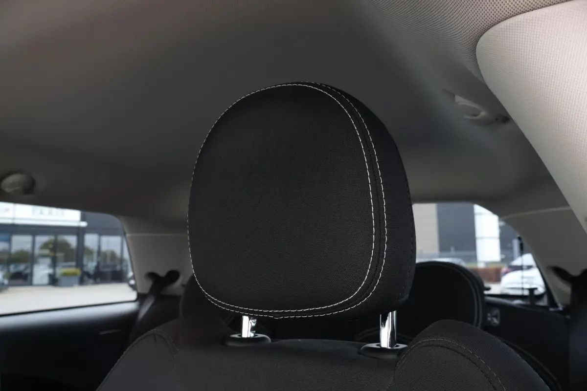 Essential 33 kWh | SoH 97% |Navigatie | cruise control | Sportstoelen | Led Pakket | DAB