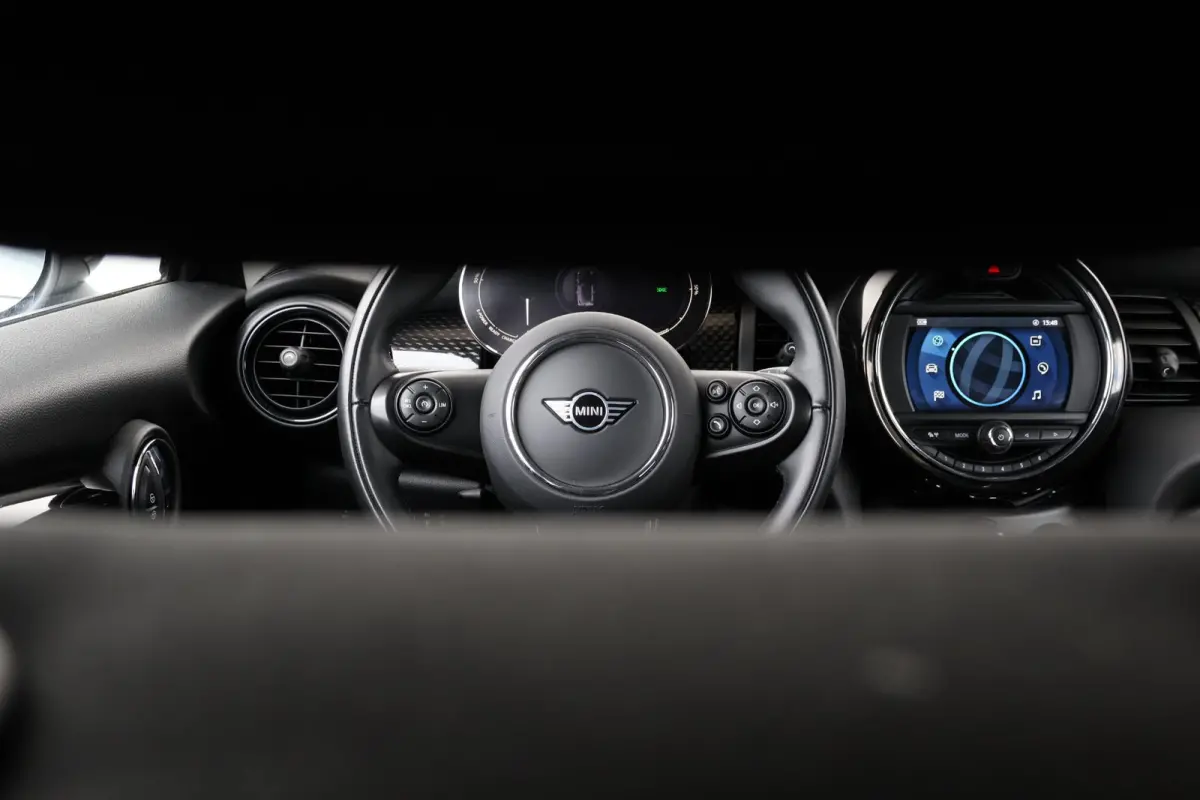 Essential 33 kWh | SoH 97% |Navigatie | cruise control | Sportstoelen | Led Pakket | DAB