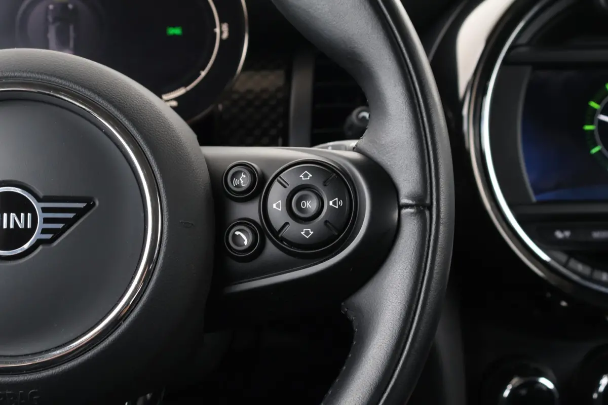 Essential 33 kWh | SoH 97% |Navigatie | cruise control | Sportstoelen | Led Pakket | DAB