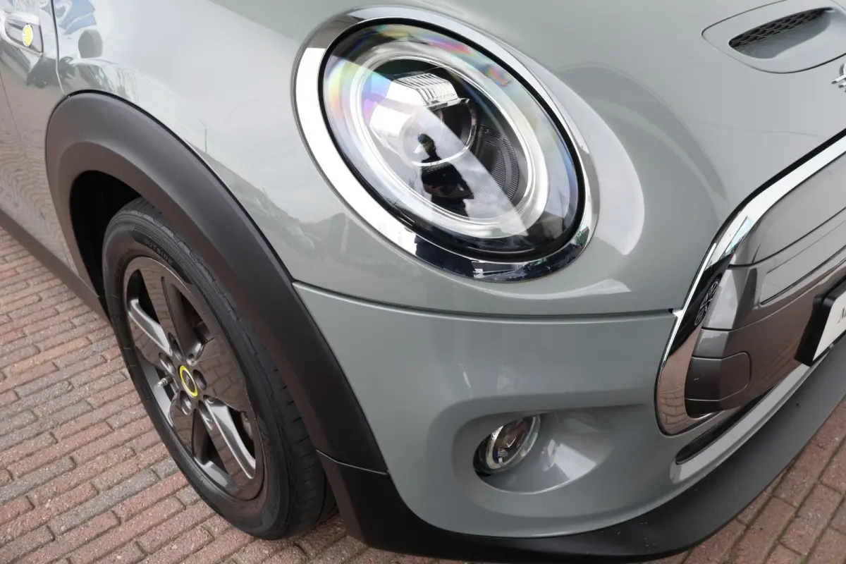 Essential 33 kWh | SoH 97% |Navigatie | cruise control | Sportstoelen | Led Pakket | DAB