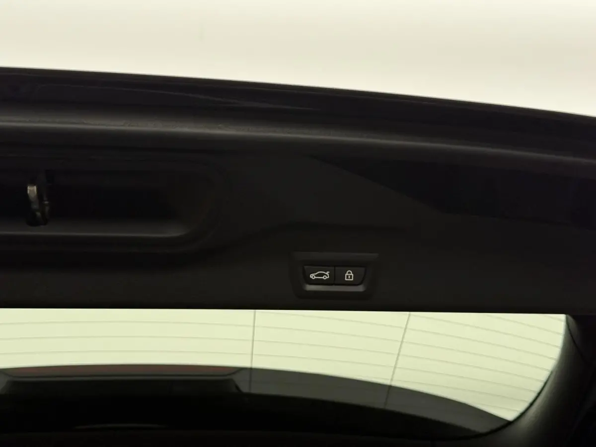 xDrive45e M FACELIFT-pack SKY M-seats Carbon H&K Trkh