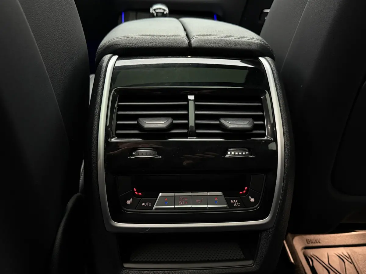 xDrive45e M FACELIFT-pack SKY M-seats Carbon H&K Trkh