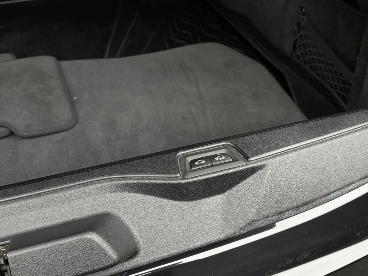 xDrive45e M FACELIFT-pack SKY M-seats Carbon H&K Trkh