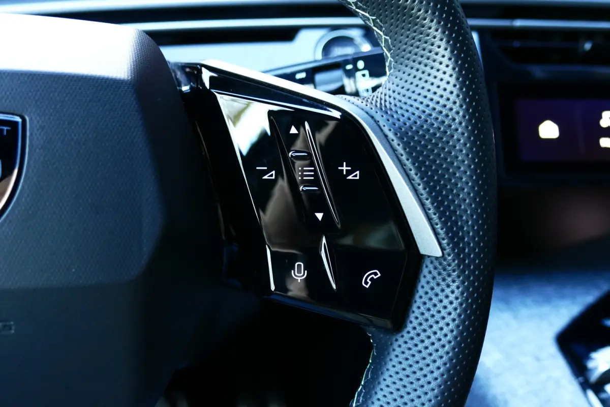 1.2 HYBRID 145PK GT AUTOMAAT / NAVI /CLIMA / PDC / 19"LMV / CAMERA / ELEKTR. ACHTERKLEP / KEYLESS / FULL-LED / WINTERPAKKET / ADAPT. CRUISECONTROL / 1E EIGENAAR / SCHITTERENDE STAAT !!