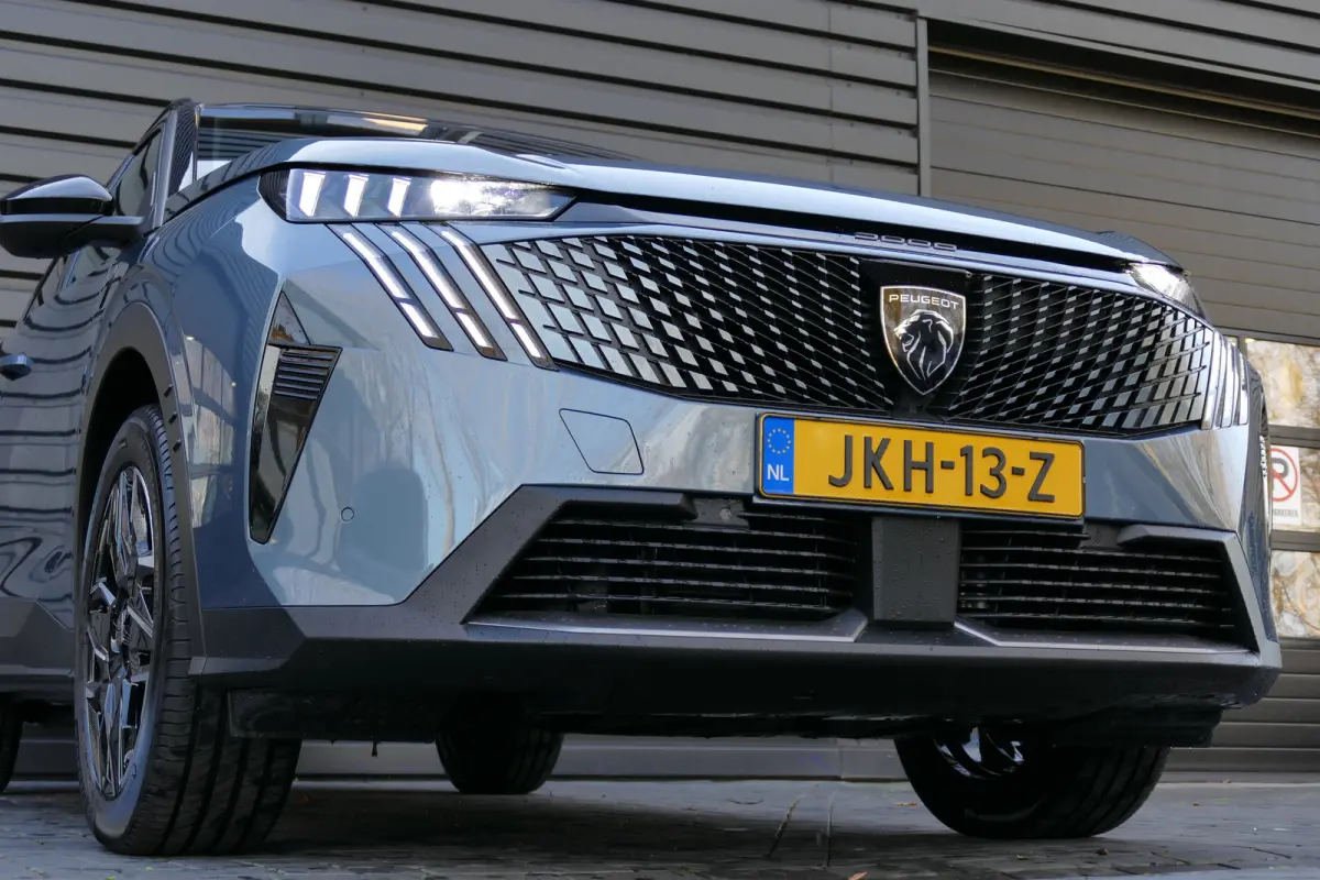 1.2 HYBRID 145PK GT AUTOMAAT / NAVI /CLIMA / PDC / 19"LMV / CAMERA / ELEKTR. ACHTERKLEP / KEYLESS / FULL-LED / WINTERPAKKET / ADAPT. CRUISECONTROL / 1E EIGENAAR / SCHITTERENDE STAAT !!