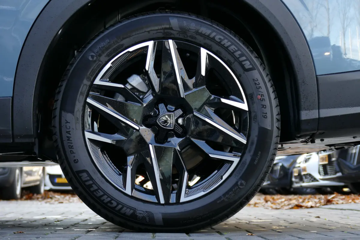 1.2 HYBRID 145PK GT AUTOMAAT / NAVI /CLIMA / PDC / 19"LMV / CAMERA / ELEKTR. ACHTERKLEP / KEYLESS / FULL-LED / WINTERPAKKET / ADAPT. CRUISECONTROL / 1E EIGENAAR / SCHITTERENDE STAAT !!