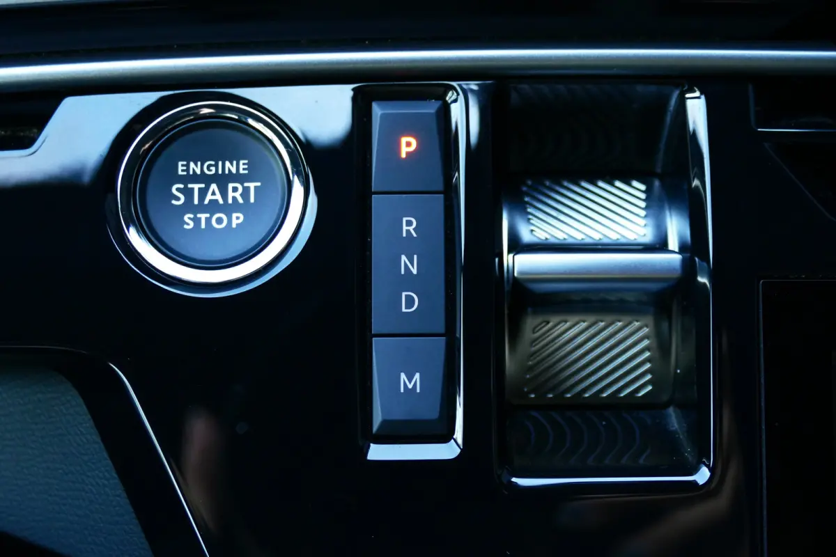 1.2 HYBRID 145PK GT AUTOMAAT / NAVI /CLIMA / PDC / 19"LMV / CAMERA / ELEKTR. ACHTERKLEP / KEYLESS / FULL-LED / WINTERPAKKET / ADAPT. CRUISECONTROL / 1E EIGENAAR / SCHITTERENDE STAAT !!