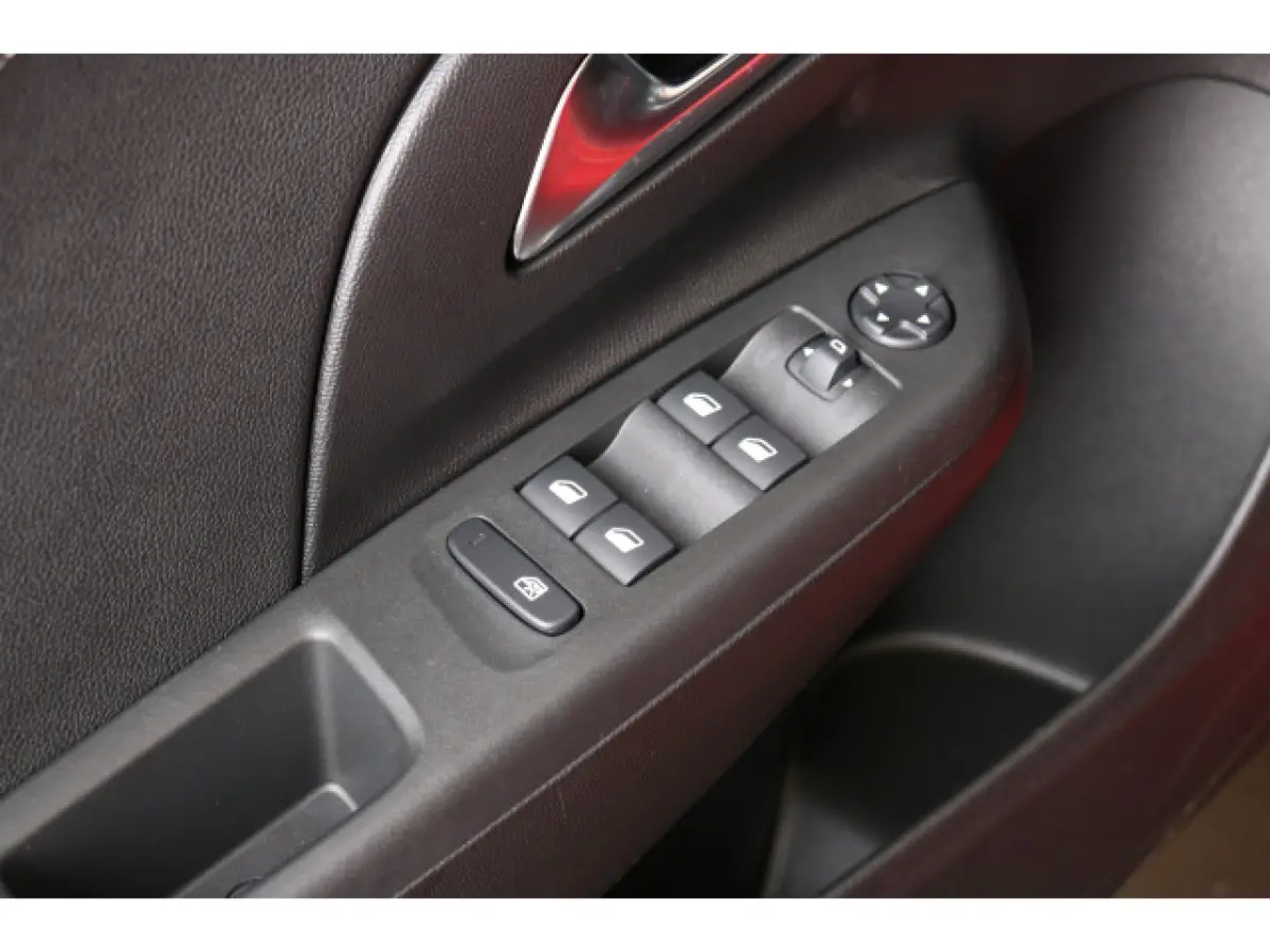 1.2 Turbo Yes 100 | Airco | Cruise | Stoel- & Stuurverwarming | Apple Carplay/Android Auto | Sportstoelen | 16" Lichtmetaal |