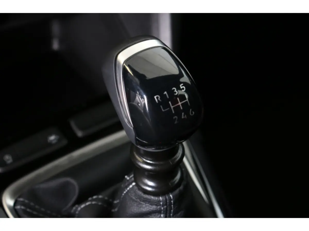 1.2 Turbo Yes 100 | Airco | Cruise | Stoel- & Stuurverwarming | Apple Carplay/Android Auto | Sportstoelen | 16" Lichtmetaal |