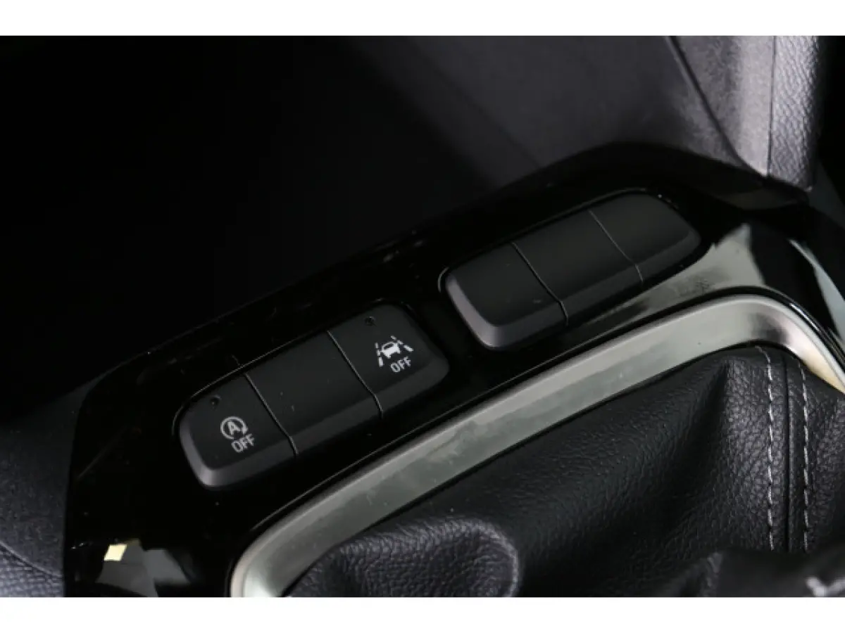 1.2 Turbo Yes 100 | Airco | Cruise | Stoel- & Stuurverwarming | Apple Carplay/Android Auto | Sportstoelen | 16" Lichtmetaal |