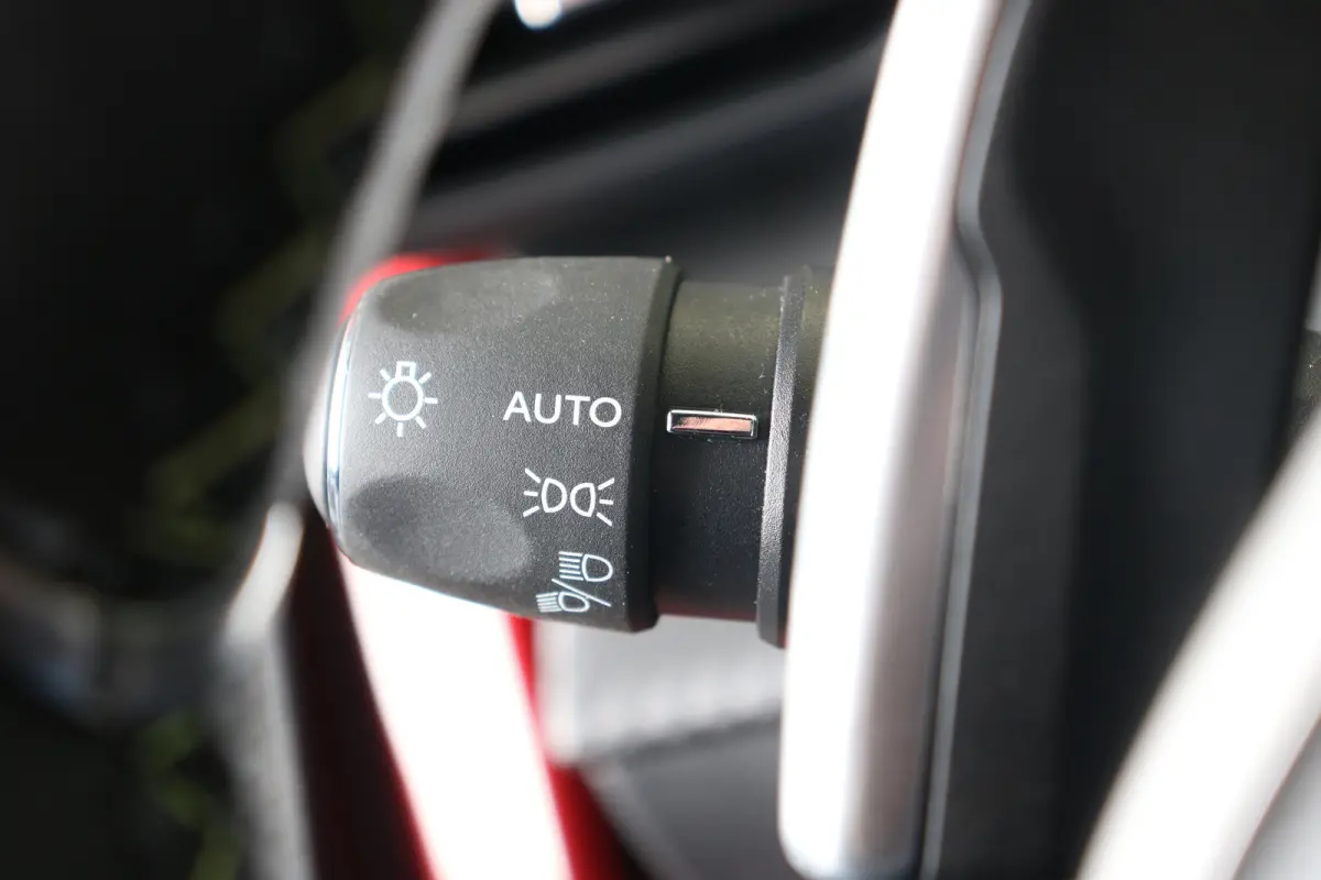 1.2 Hybrid 100 e-DCS6 GT | Navi | Alcantara | El. verst. + Stoelverw. + Massage | Ad. Cruise | Clima | Camera V+A | Parkeersensoren V+A | 17" Lichtmetaal | Metallic |