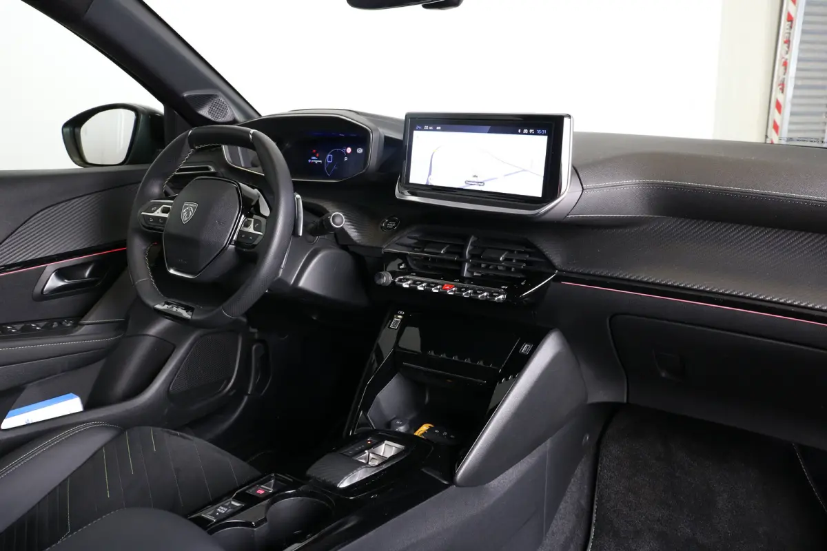 1.2 Hybrid 100 e-DCS6 GT | Navi | Alcantara | El. verst. + Stoelverw. + Massage | Ad. Cruise | Clima | Camera V+A | Parkeersensoren V+A | 17" Lichtmetaal | Metallic |