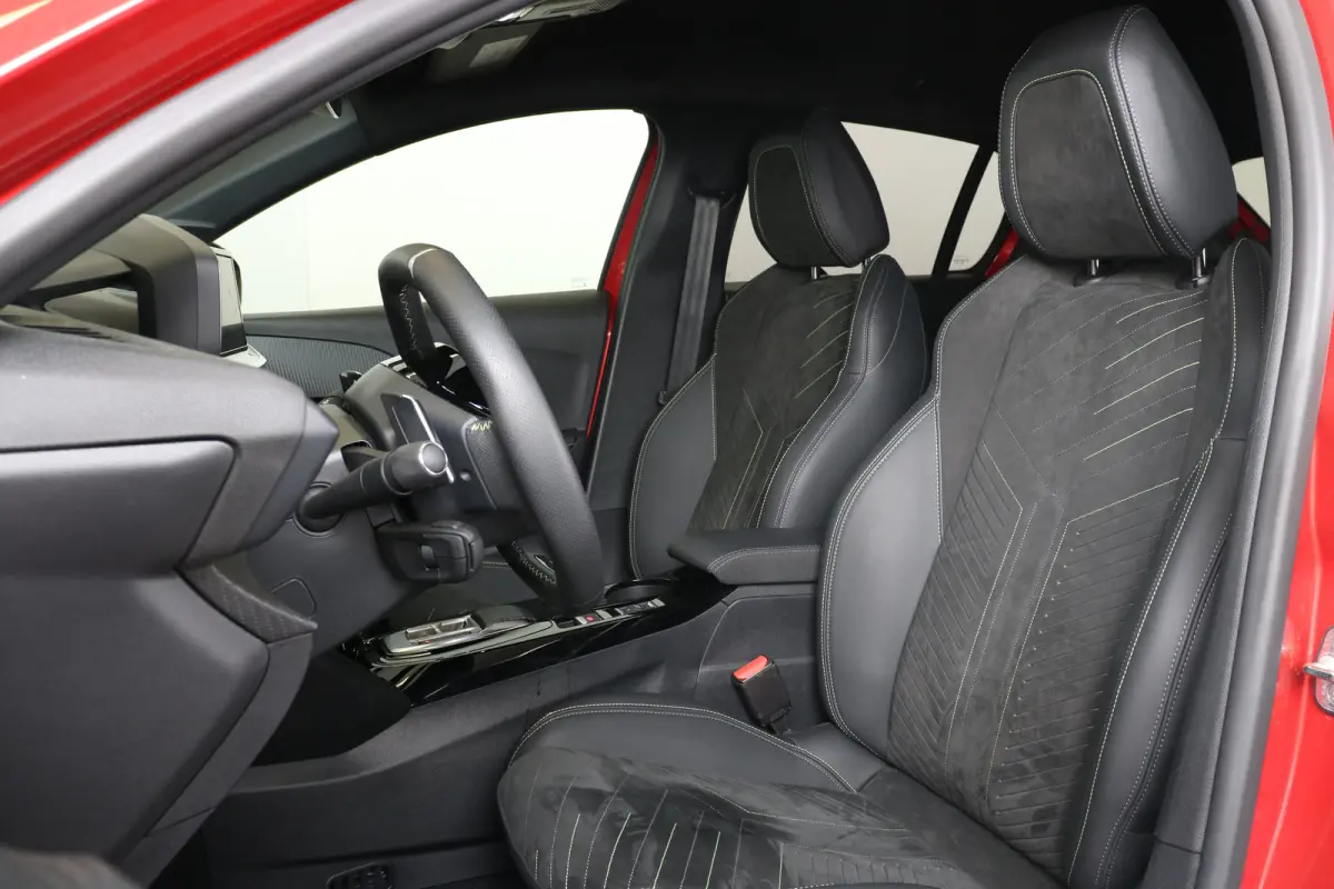 1.2 Hybrid 100 e-DCS6 GT | Navi | Alcantara | El. verst. + Stoelverw. + Massage | Ad. Cruise | Clima | Camera V+A | Parkeersensoren V+A | 17" Lichtmetaal | Metallic |
