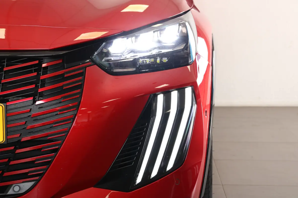 1.2 Hybrid 100 e-DCS6 GT | Navi | Alcantara | El. verst. + Stoelverw. + Massage | Ad. Cruise | Clima | Camera V+A | Parkeersensoren V+A | 17" Lichtmetaal | Metallic |