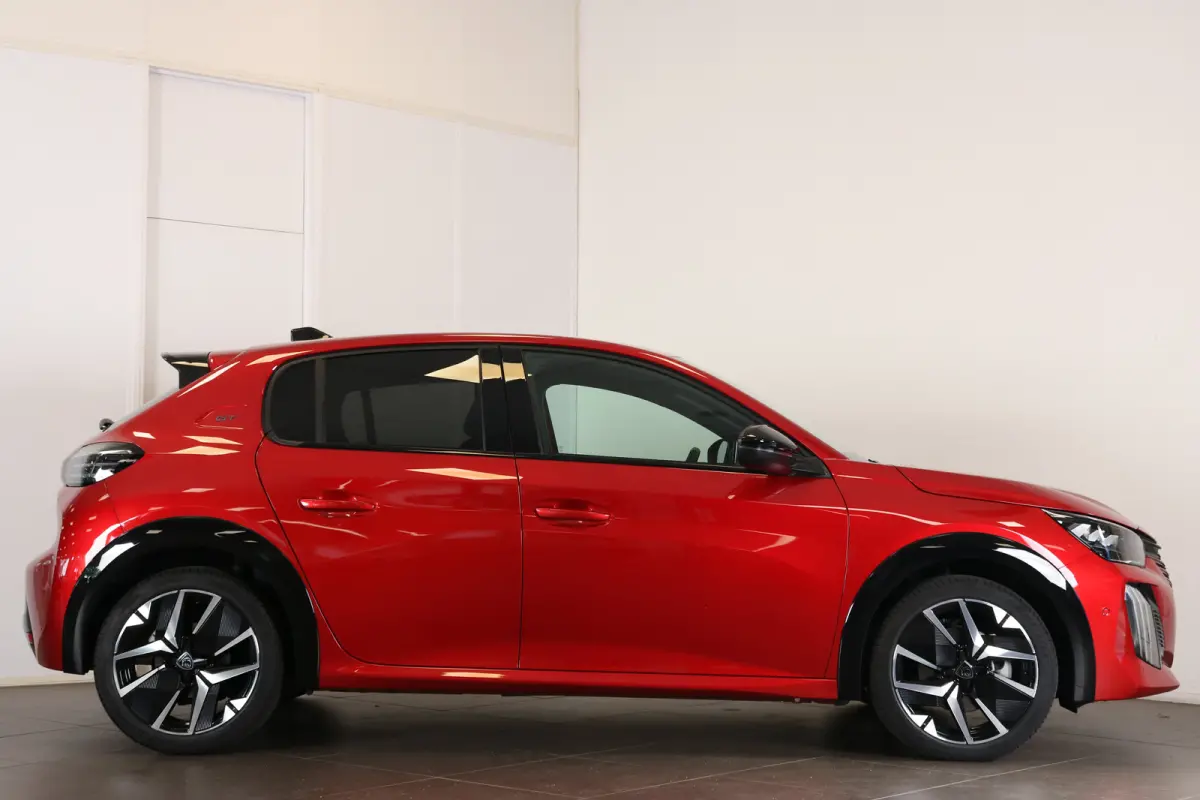 1.2 Hybrid 100 e-DCS6 GT | Navi | Alcantara | El. verst. + Stoelverw. + Massage | Ad. Cruise | Clima | Camera V+A | Parkeersensoren V+A | 17" Lichtmetaal | Metallic |