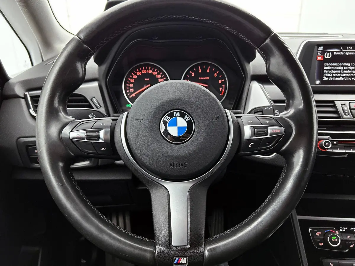 218i Executive NAVI | CRUISE | LED