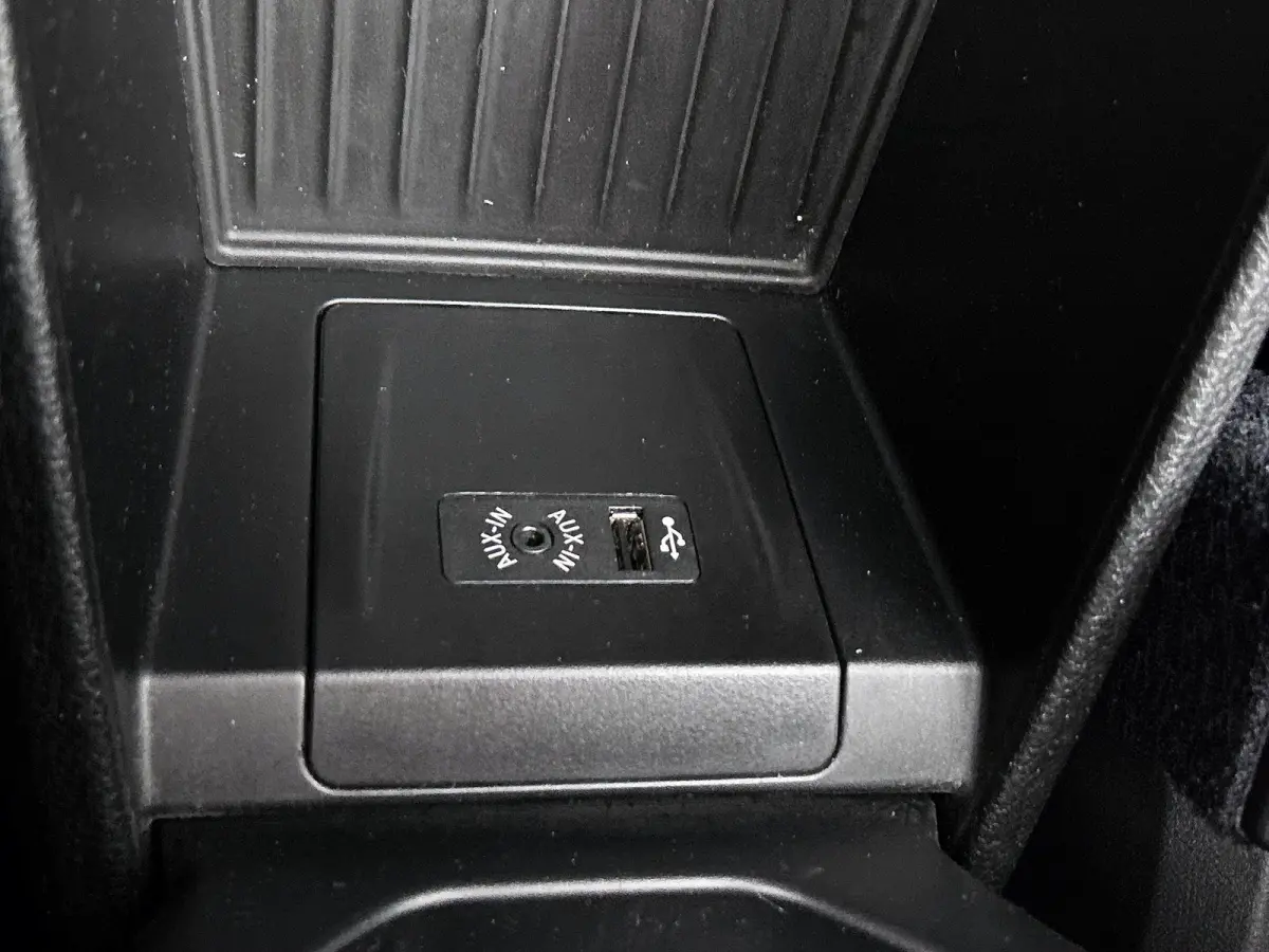 218i Executive NAVI | CRUISE | LED