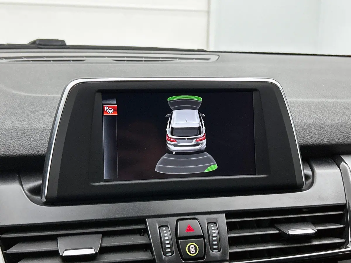 218i Executive NAVI | CRUISE | LED