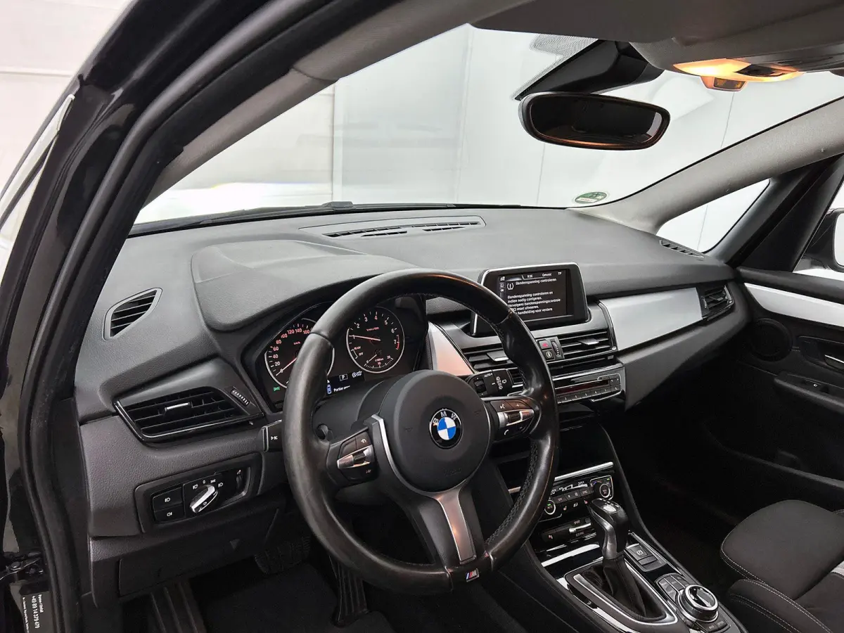218i Executive NAVI | CRUISE | LED