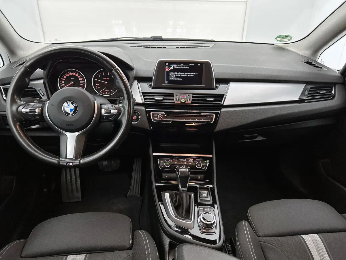 218i Executive NAVI | CRUISE | LED