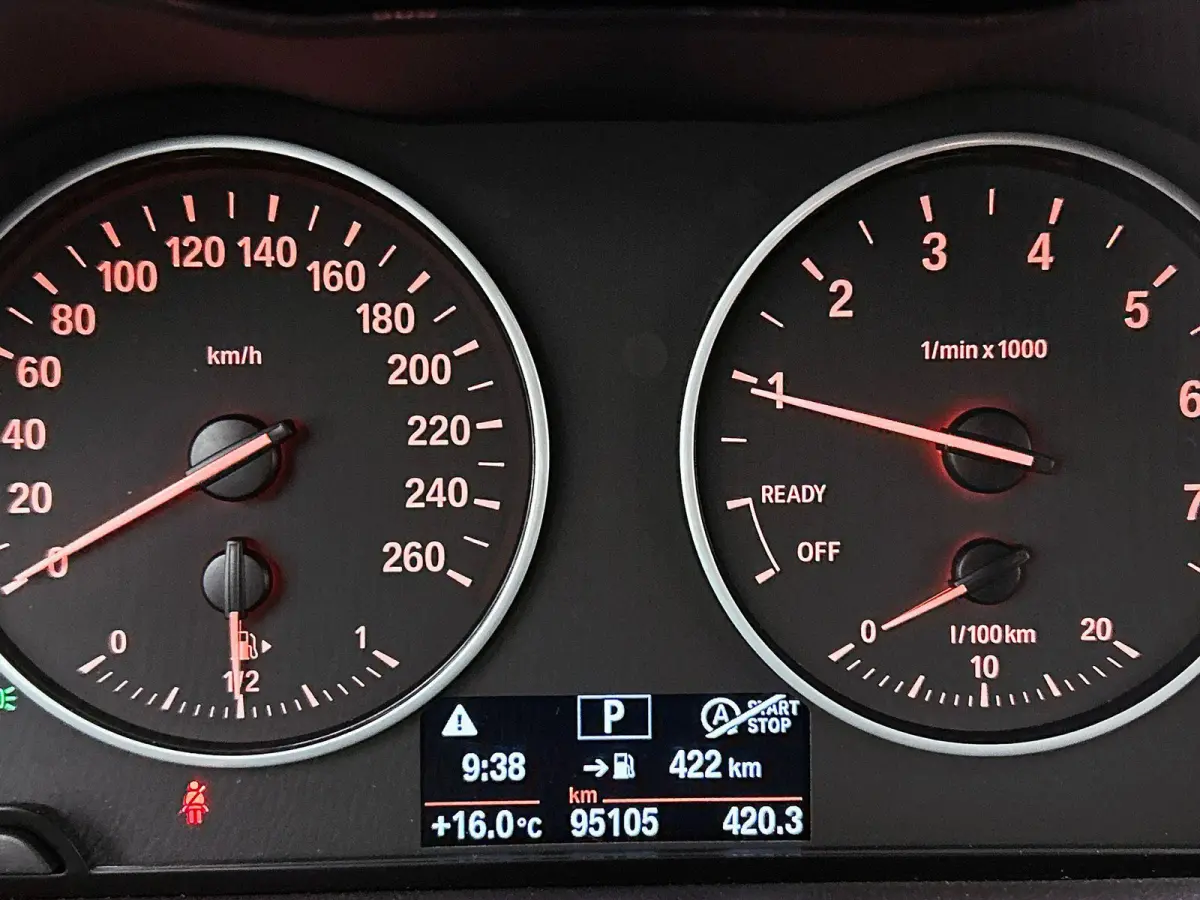 218i Executive NAVI | CRUISE | LED