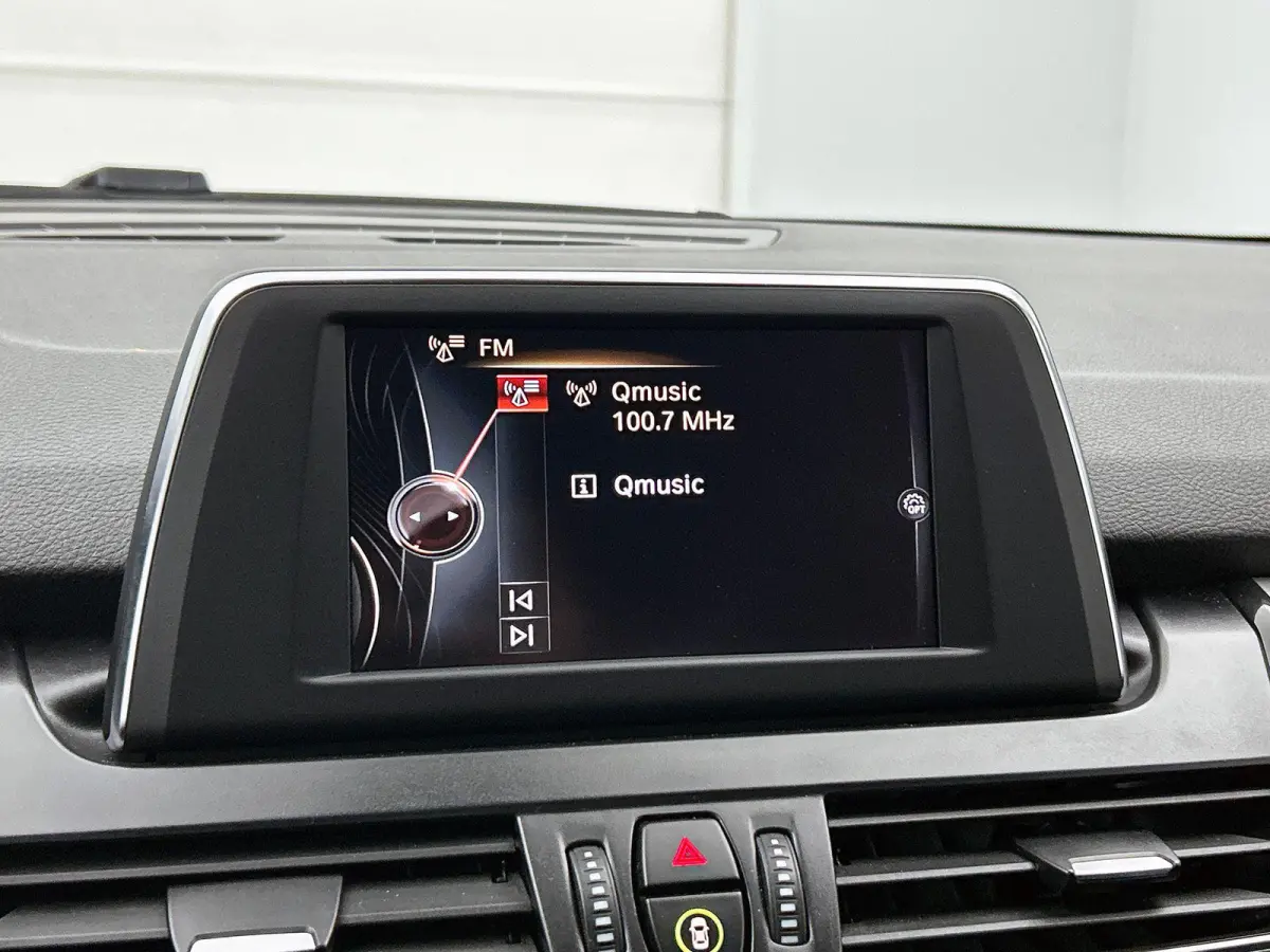 218i Executive NAVI | CRUISE | LED
