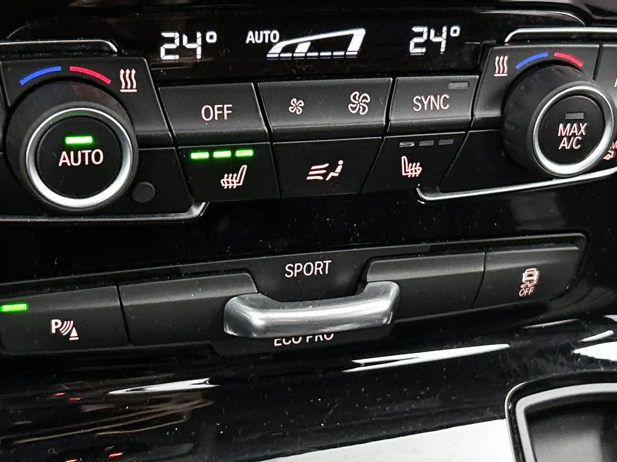 218i Executive NAVI | CRUISE | LED