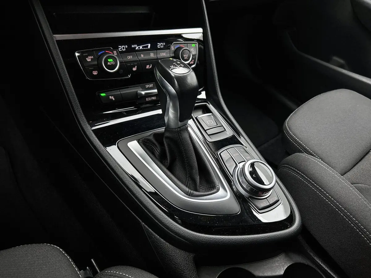 218i Executive NAVI | CRUISE | LED