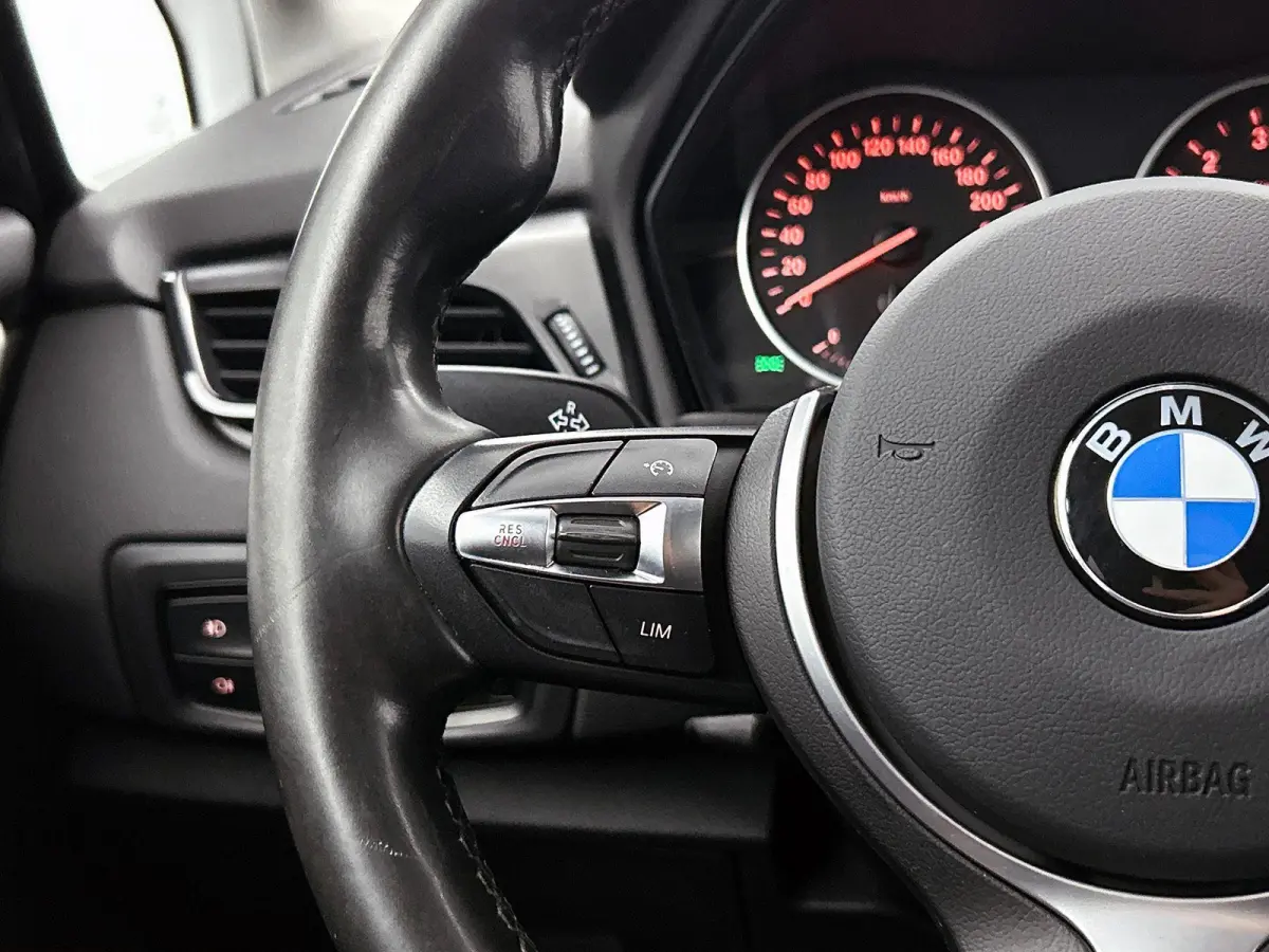 218i Executive NAVI | CRUISE | LED