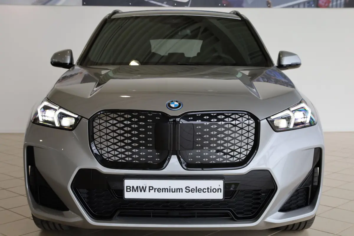 eDrive20 | M Sportpakket Pro | Premium Pack | Driving Ass. Plus | Harman/Kardon | Elektr. verstelb. stoelen | Trekhaak