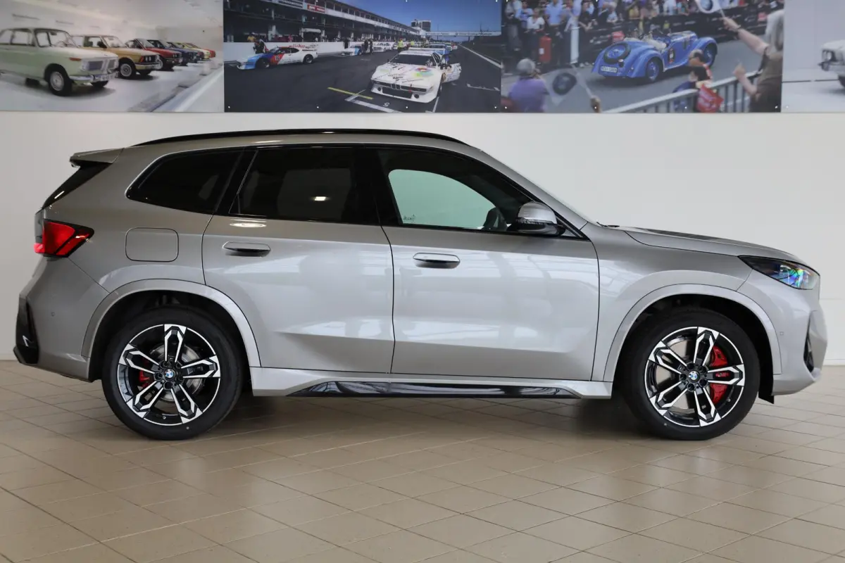 eDrive20 | M Sportpakket Pro | Premium Pack | Driving Ass. Plus | Harman/Kardon | Elektr. verstelb. stoelen | Trekhaak