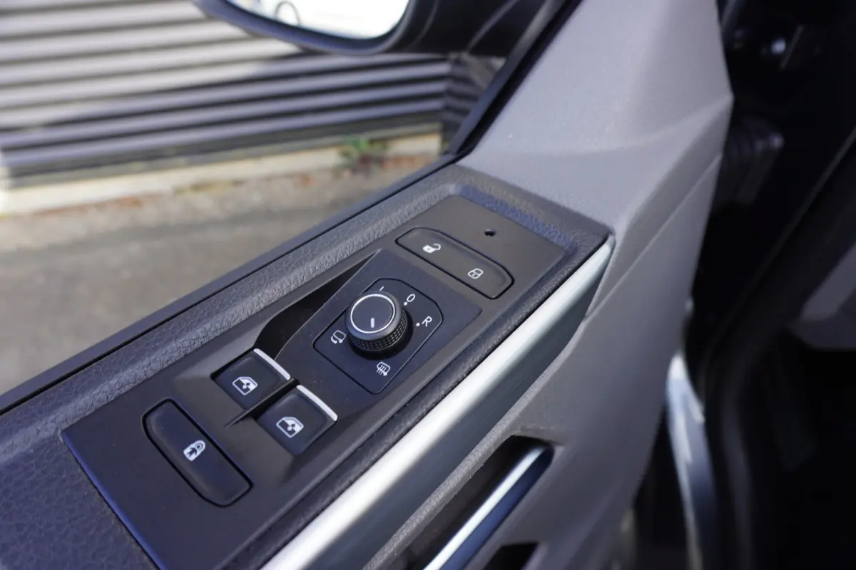 199pk Automaat 4x4 Bulli Dubbele cabine Trekhaak Camera Apple Carplay Navigatie digitaal dashboard ACC Cruise control Stoelverwarming