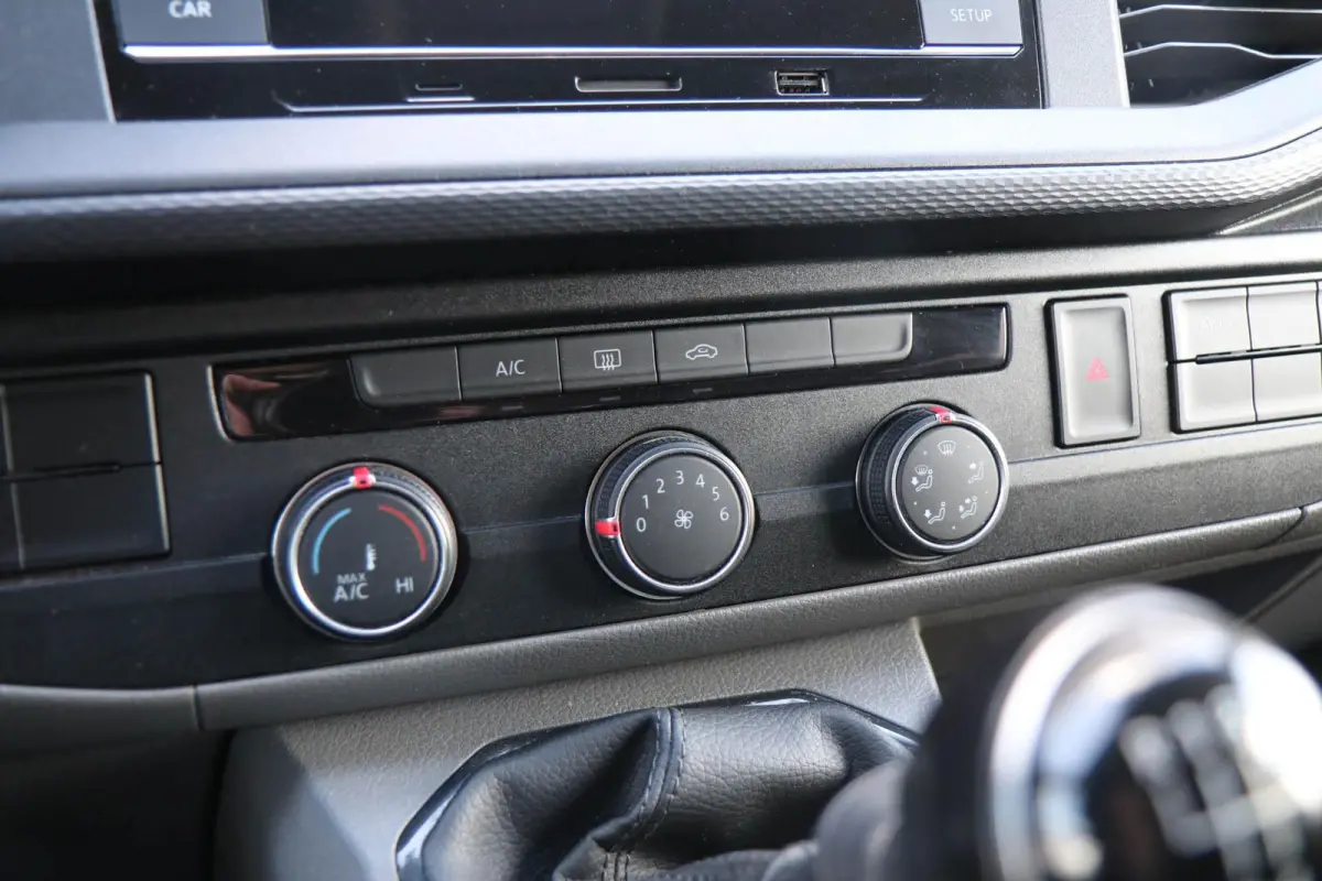 2.0 TDI 110pk L1H1 | Airco | Bluetooth Telefoonvoorbereiding | 9 Zitplaatsen Op Kenteken | Ideaal Voor Camperombouw
