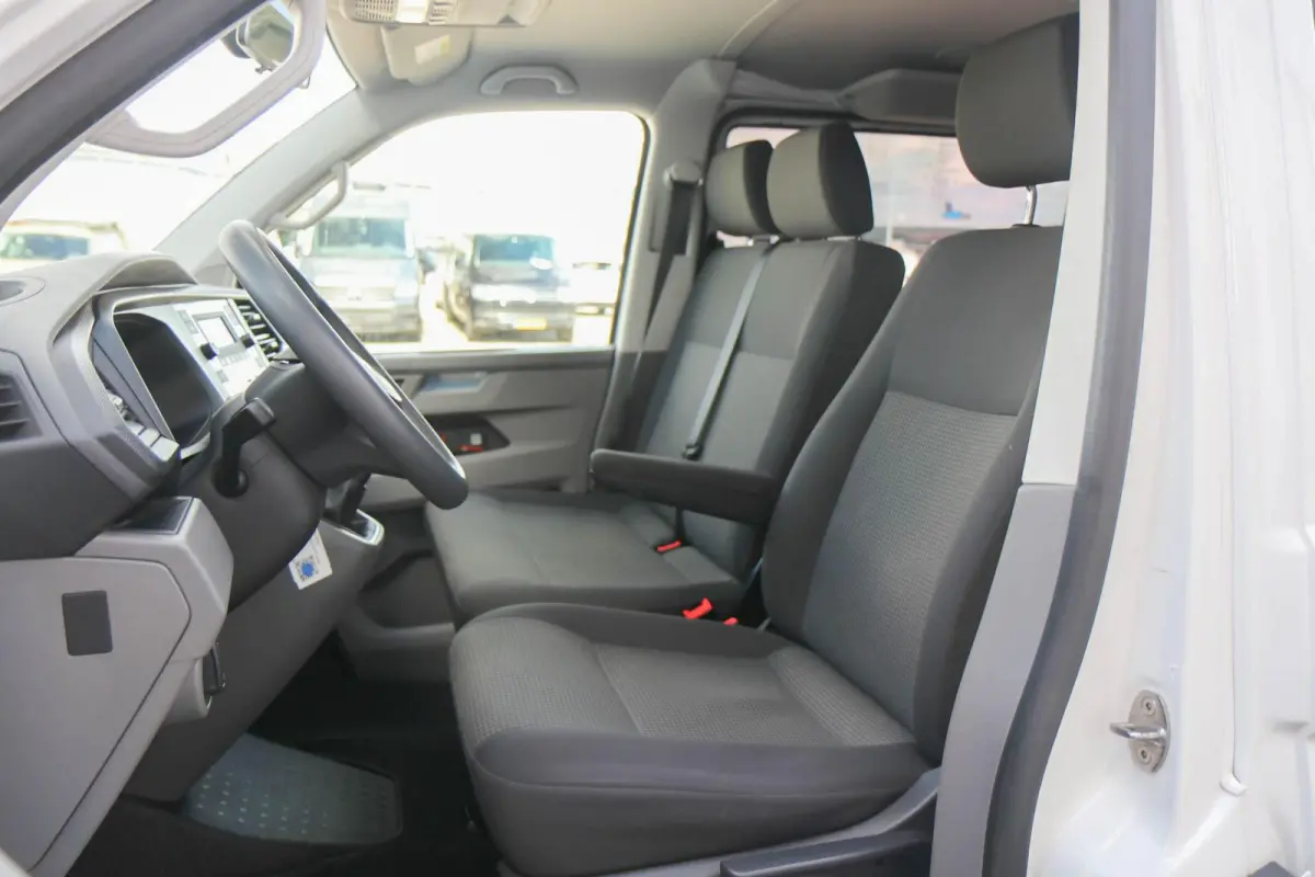 2.0 TDI 110pk L1H1 | Airco | Bluetooth Telefoonvoorbereiding | 9 Zitplaatsen Op Kenteken | Ideaal Voor Camperombouw