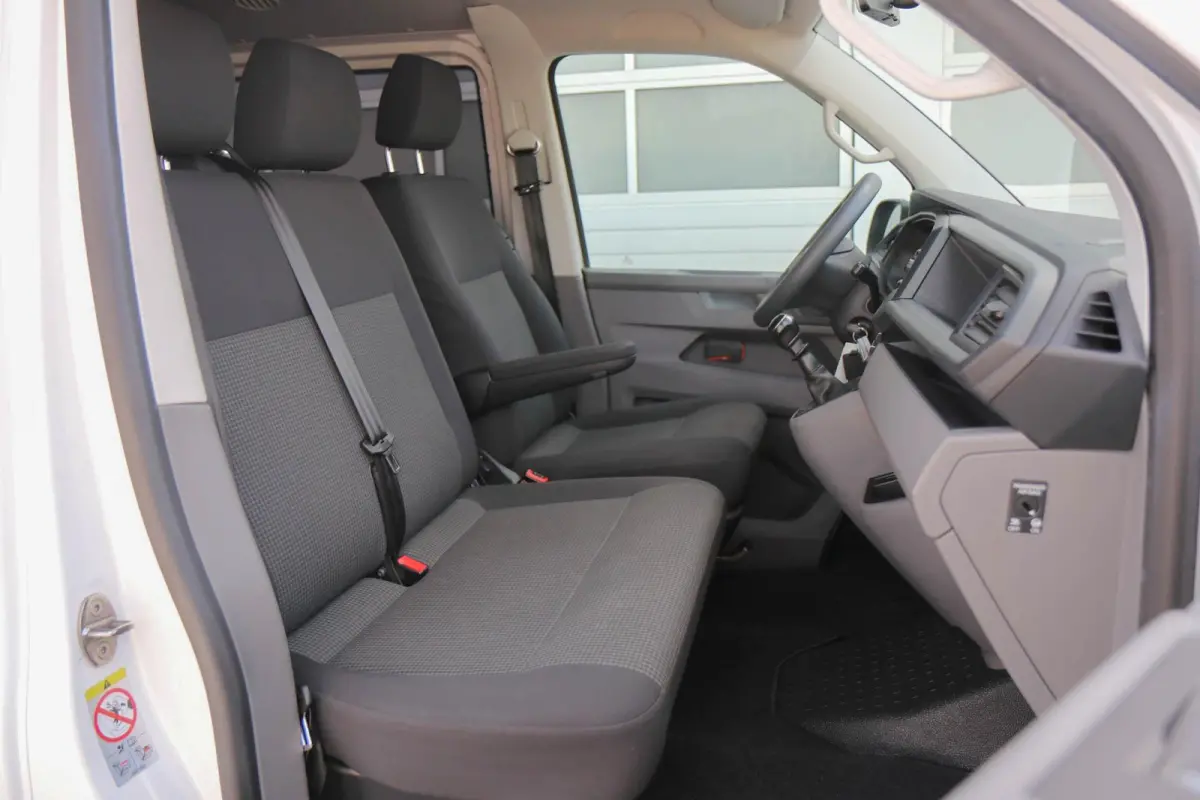 2.0 TDI 110pk L1H1 | Airco | Bluetooth Telefoonvoorbereiding | 9 Zitplaatsen Op Kenteken | Ideaal Voor Camperombouw