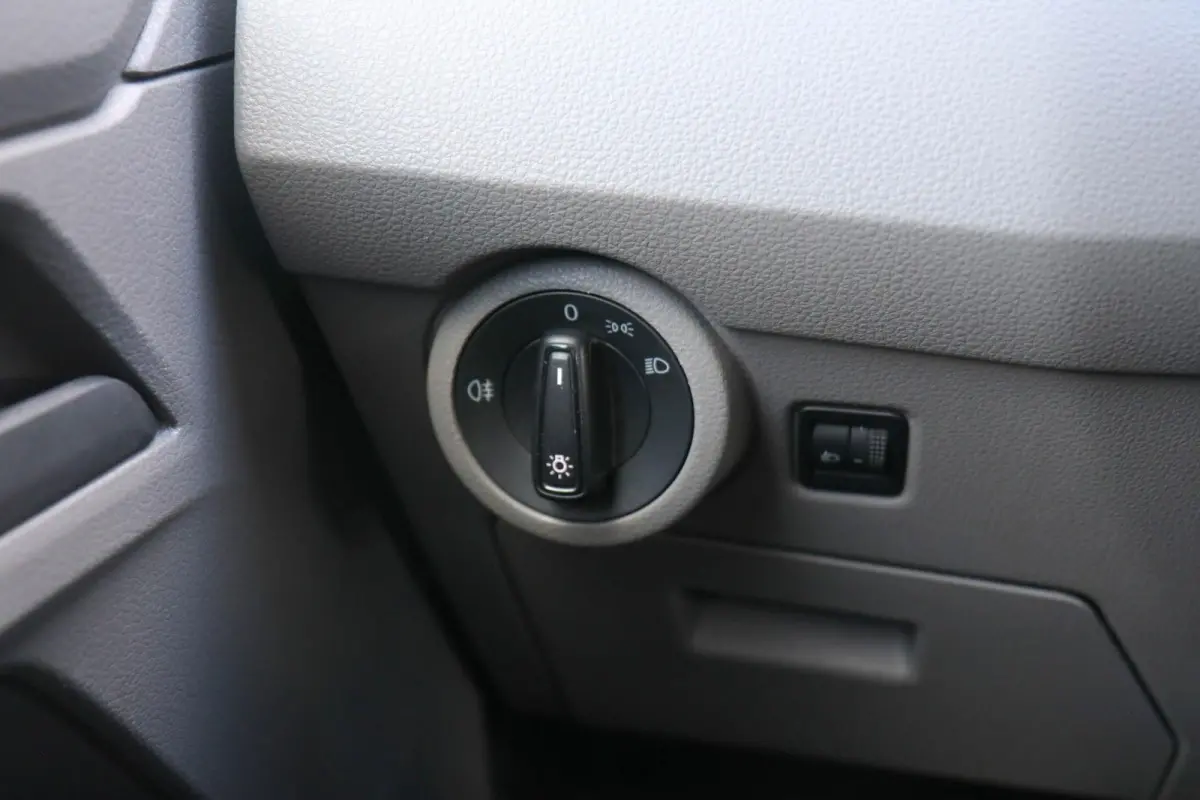 2.0 TDI 110pk L1H1 | Airco | Bluetooth Telefoonvoorbereiding | 9 Zitplaatsen Op Kenteken | Ideaal Voor Camperombouw