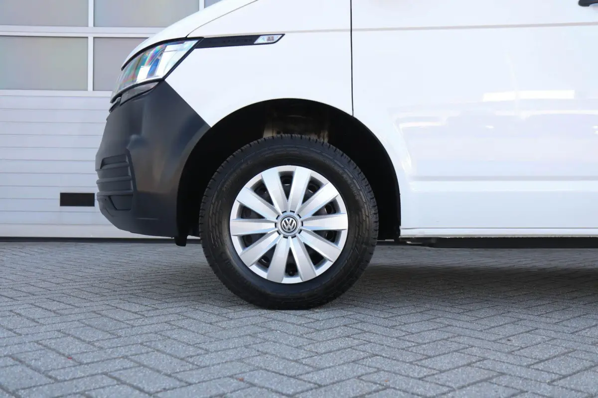 2.0 TDI 110pk L1H1 | Airco | Bluetooth Telefoonvoorbereiding | 9 Zitplaatsen Op Kenteken | Ideaal Voor Camperombouw