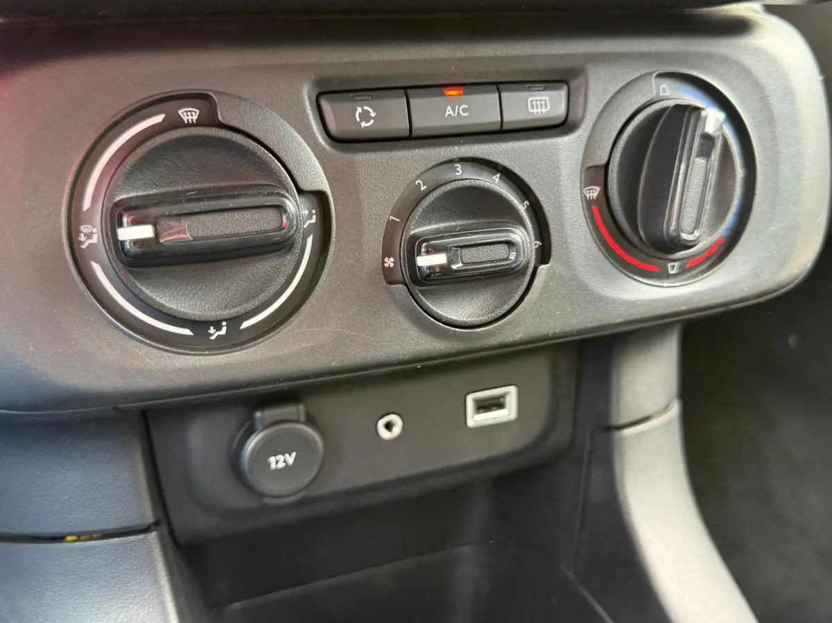 1.2 PureTech Airco Cruise MF Stuur Isofix Mp3 Led 2017 Perfecte Staat Eerste Eigenaar Historie Aanwezig incl 12 maanden garantie