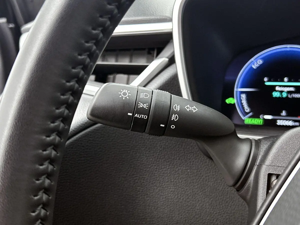 Hybrid 140 Business Plus Automaat | Trekhaak | Winterpakket | Navi | LMV