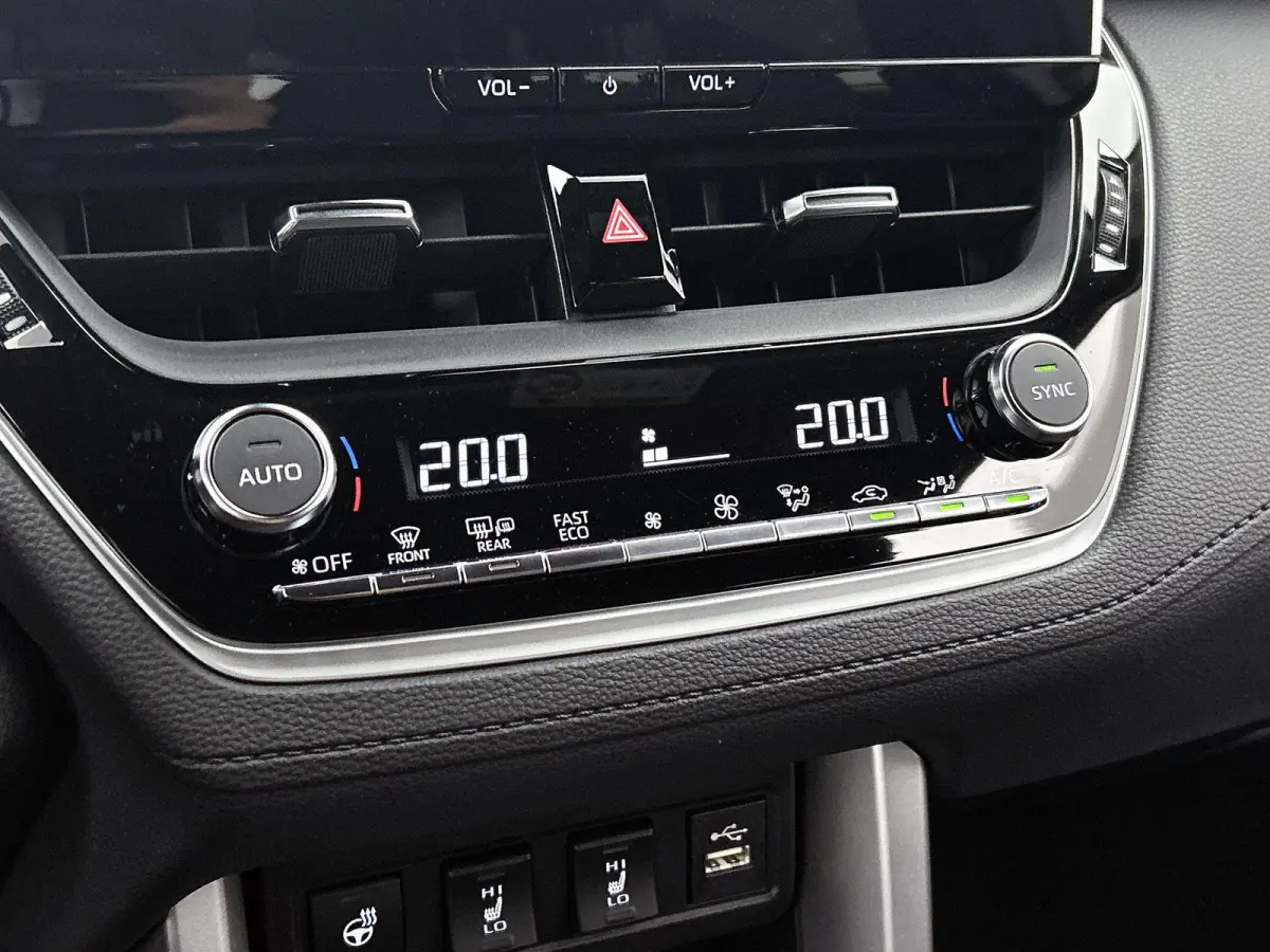 Hybrid 140 Business Plus Automaat | Trekhaak | Winterpakket | Navi | LMV
