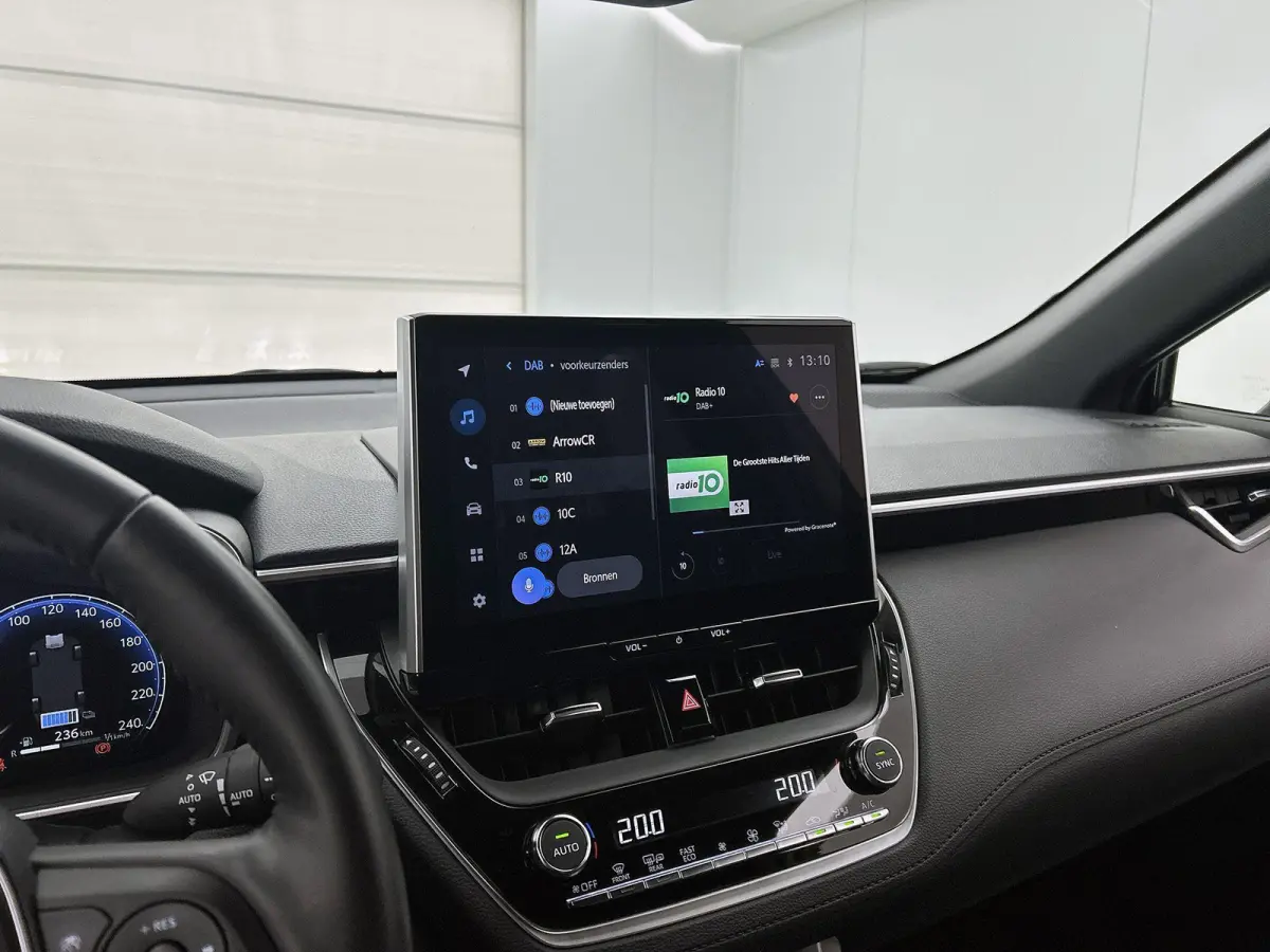 Hybrid 140 Business Plus Automaat | Trekhaak | Winterpakket | Navi | LMV