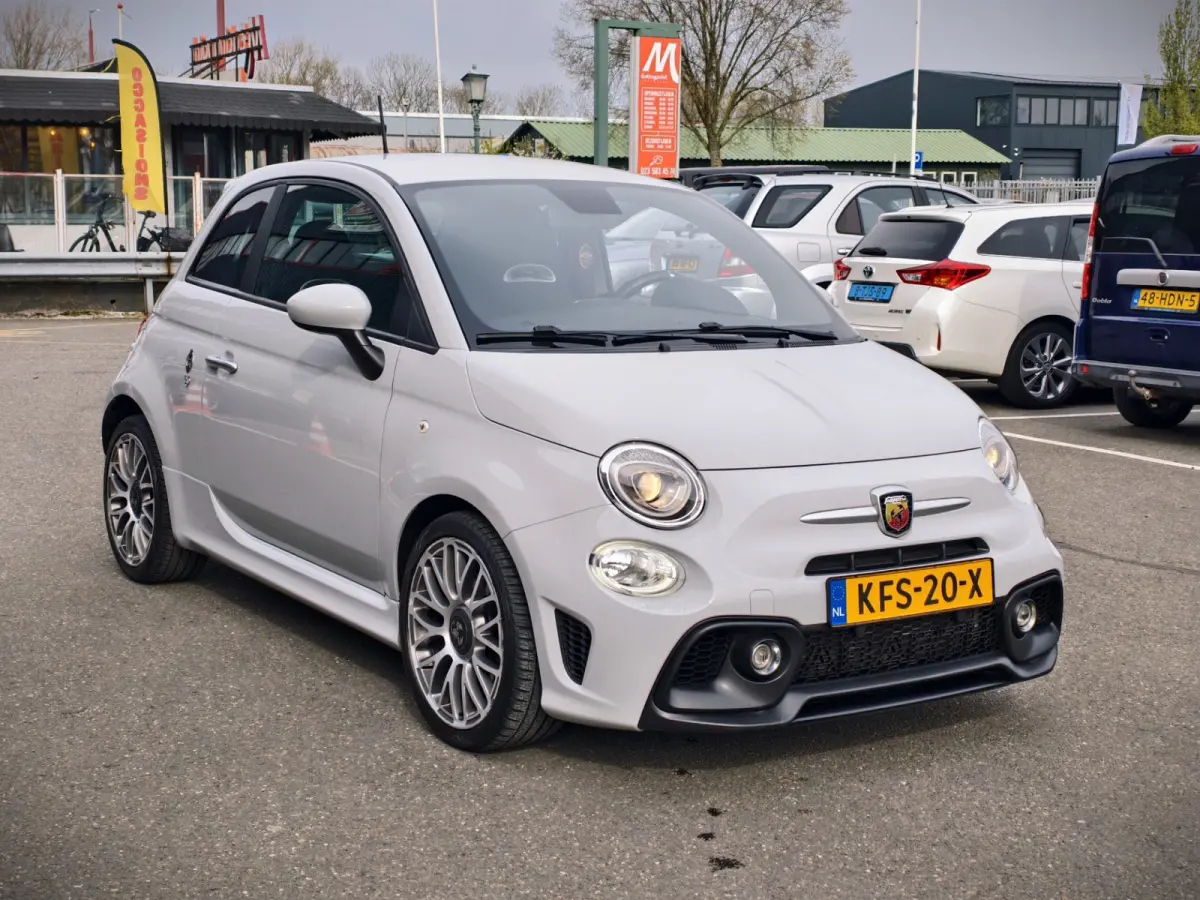 1.4 T-Jet Abarth 595 // 146 PK / SPORTUITVOERING / 17" VELGEN / 2020
