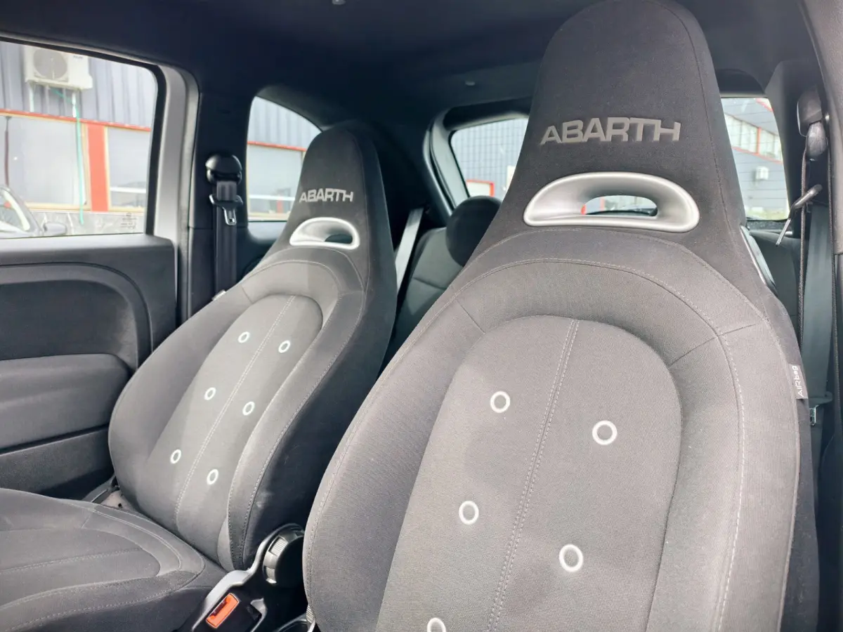 1.4 T-Jet Abarth 595 // 146 PK / SPORTUITVOERING / 17" VELGEN / 2020