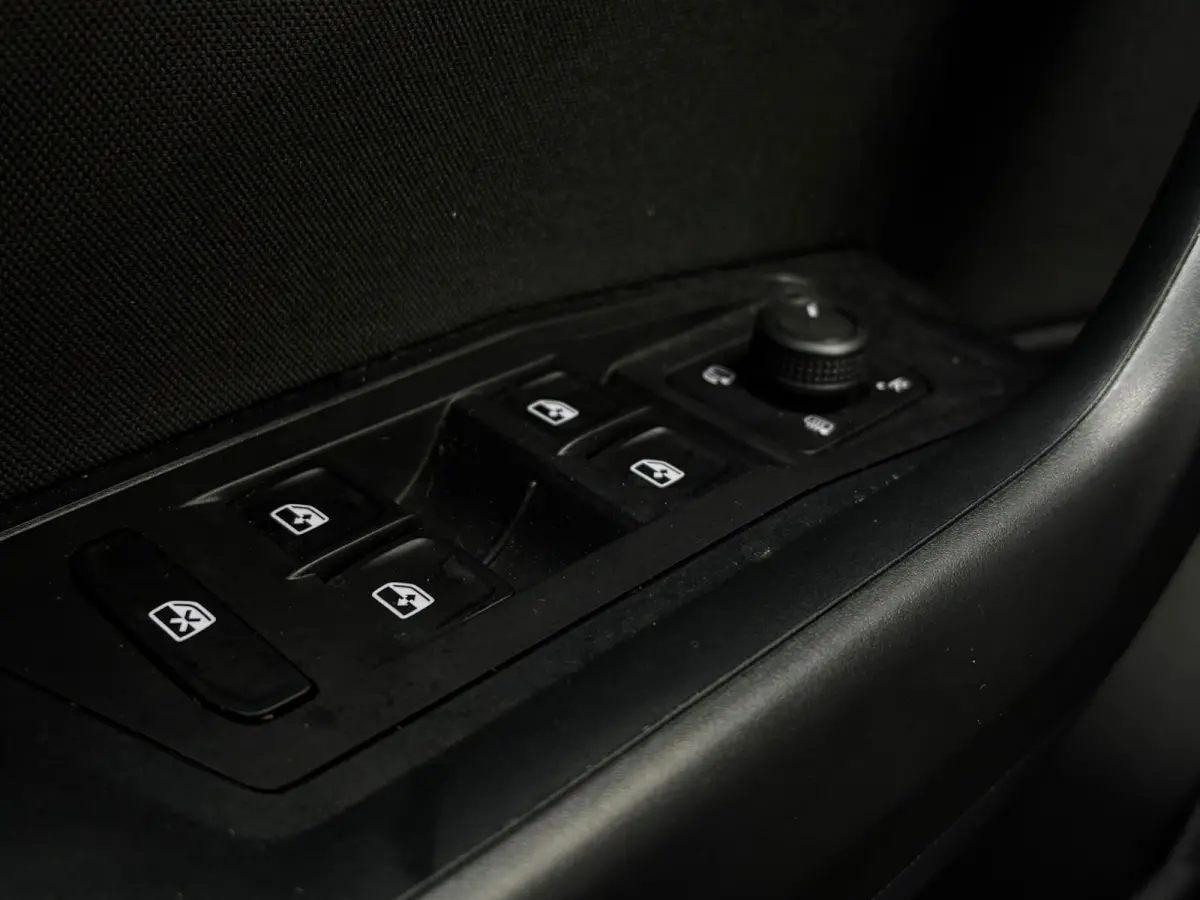 1.0 TSI 110 pk Life | Airco | Parkeersensoren | Apple Carplay |