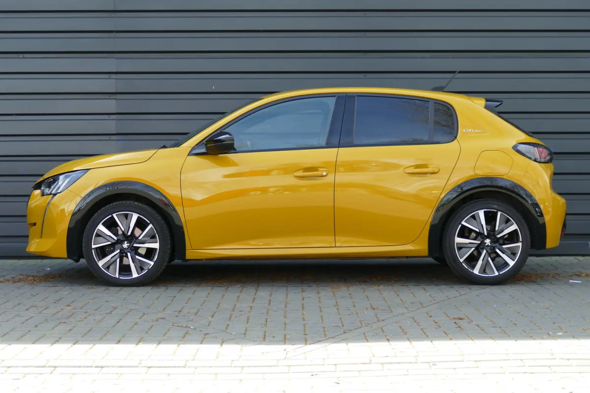 1.2 PURETECH 100PK 5-DRS GT-LINE / NAVI / CLIMA / CAMERA / 17"LMV / FULL-LED / PDC / BLUETOOTH / CRUISECONTROL / 1E EIGENAAR / SCHITTERENDE STAAT !!
