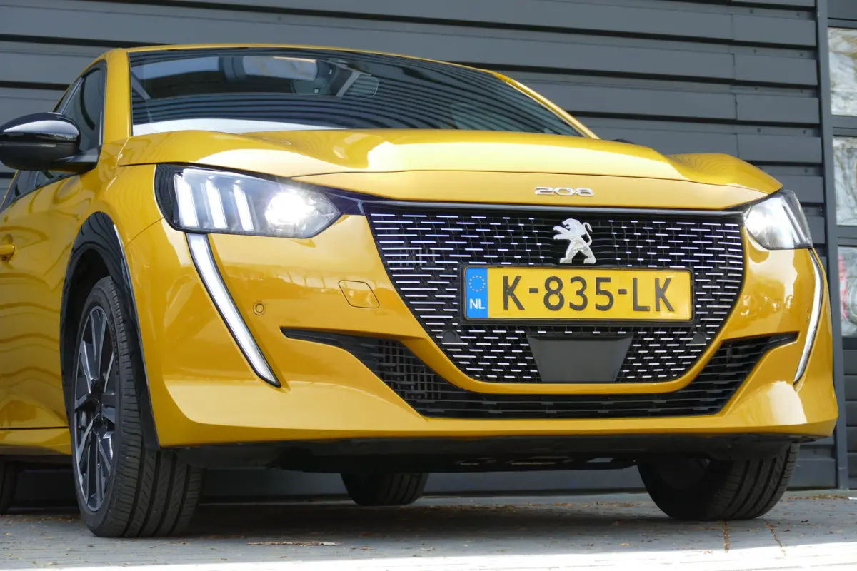 1.2 PURETECH 100PK 5-DRS GT-LINE / NAVI / CLIMA / CAMERA / 17"LMV / FULL-LED / PDC / BLUETOOTH / CRUISECONTROL / 1E EIGENAAR / SCHITTERENDE STAAT !!