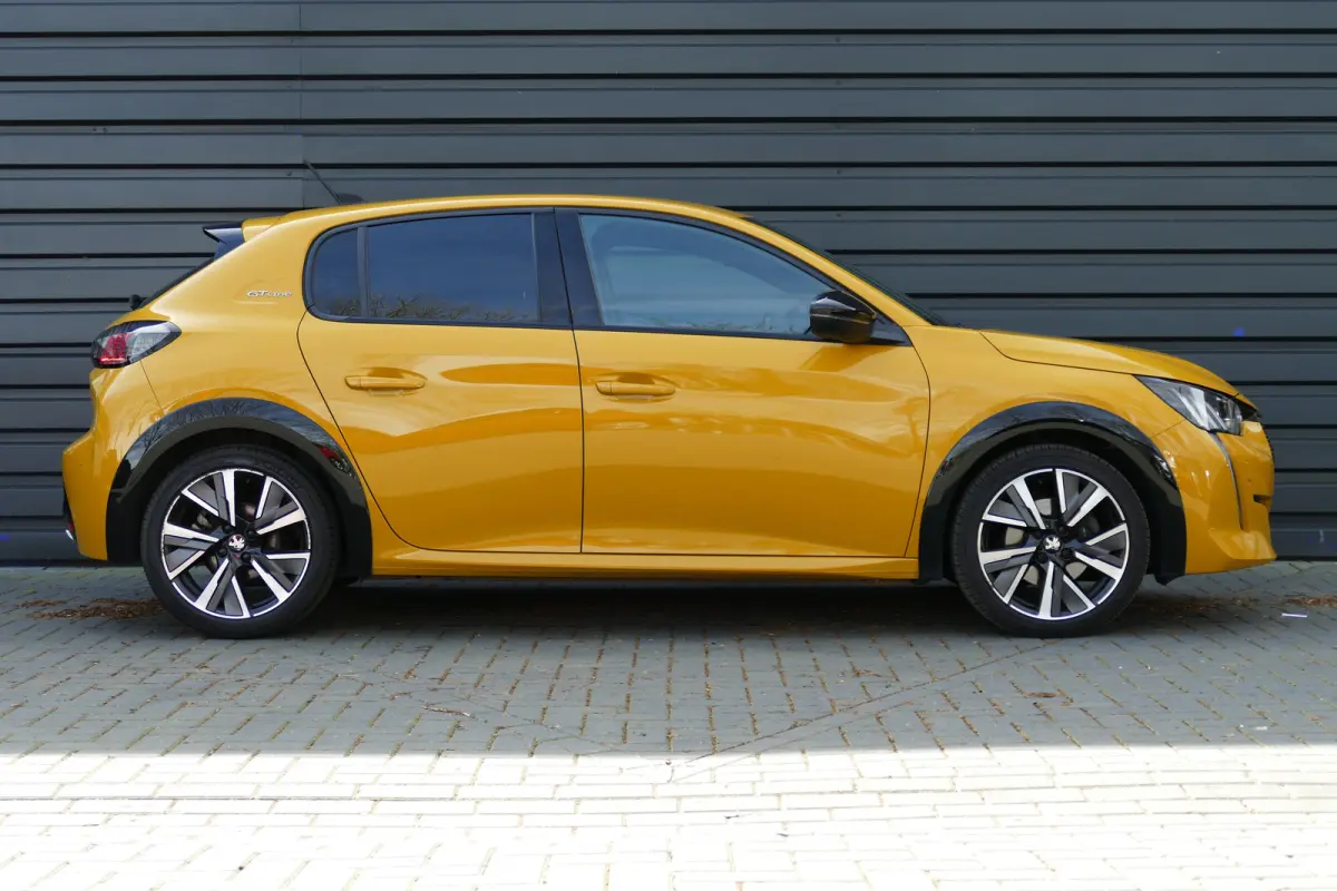 1.2 PURETECH 100PK 5-DRS GT-LINE / NAVI / CLIMA / CAMERA / 17"LMV / FULL-LED / PDC / BLUETOOTH / CRUISECONTROL / 1E EIGENAAR / SCHITTERENDE STAAT !!