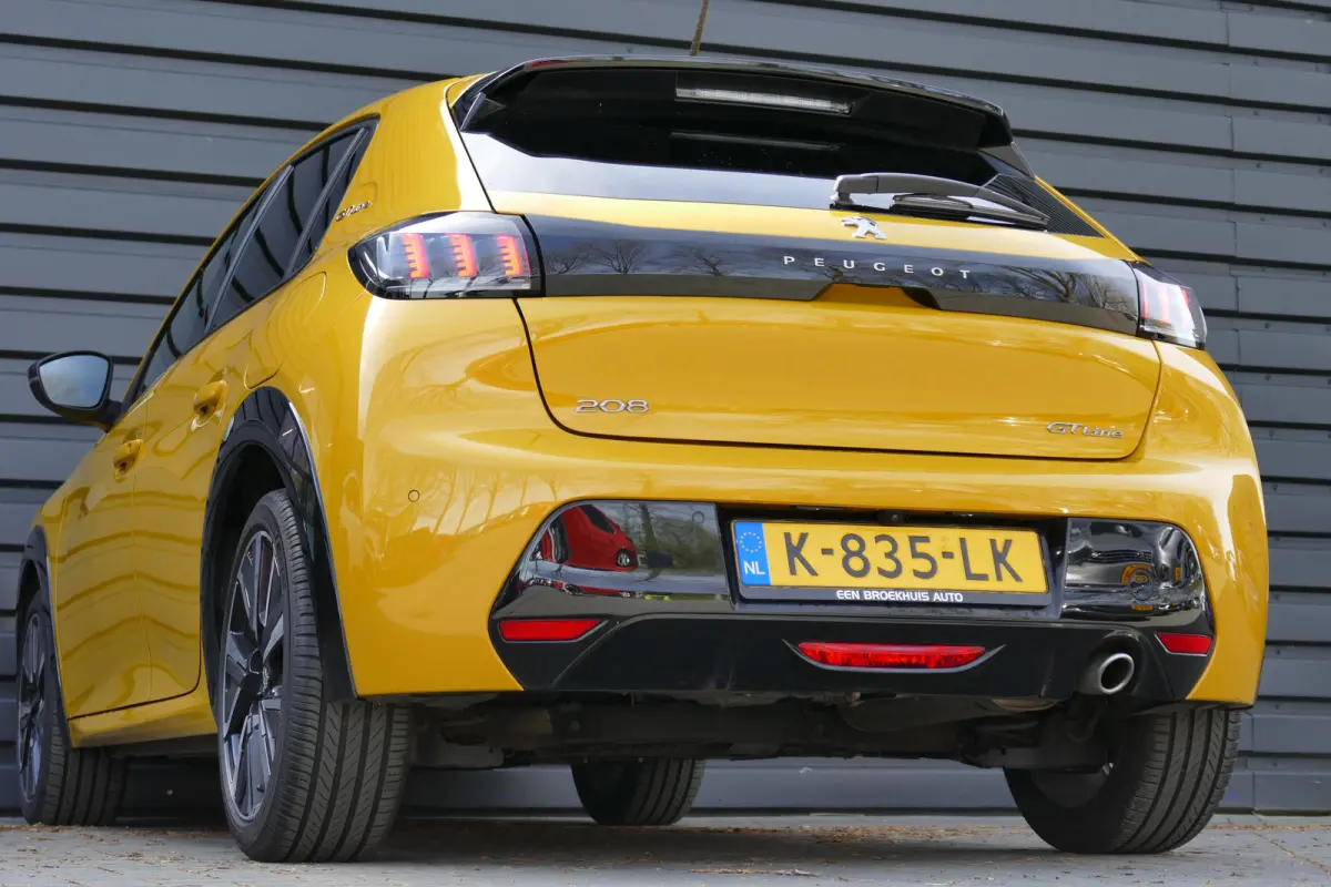 1.2 PURETECH 100PK 5-DRS GT-LINE / NAVI / CLIMA / CAMERA / 17"LMV / FULL-LED / PDC / BLUETOOTH / CRUISECONTROL / 1E EIGENAAR / SCHITTERENDE STAAT !!